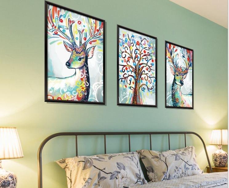 Decal dán tường khung hình nai nghệ thuật