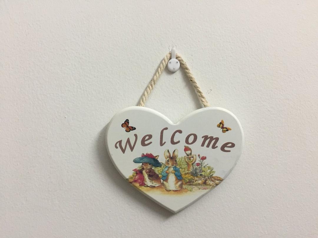 Bảng treo welcome gia đình thỏ