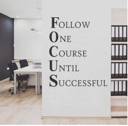 Decal văn phòng focus