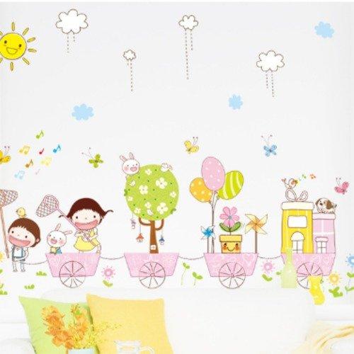 Decal dán tường bé vui bắt bướm