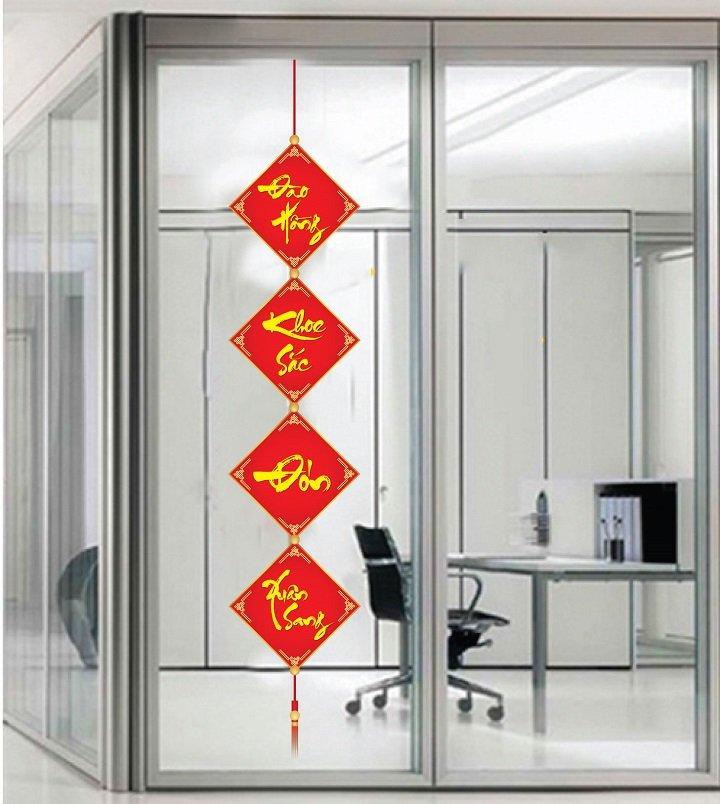 Decal đào hồng khoe sắc đón xuân sang