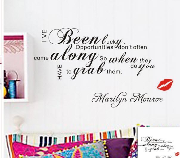 Decal dán tường Chữ trắng đen 9 (dán 2 lớp định hình)