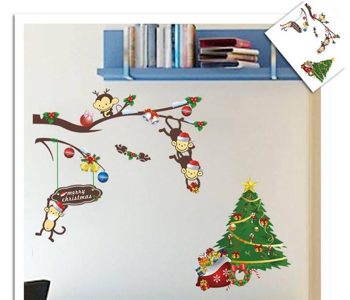 Decal dán tường Gia đình khỉ vui Noel