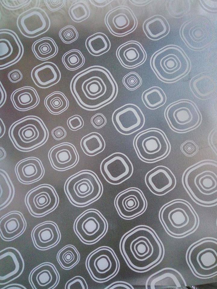 Decal cuộn kính mờ họa tiết ô vuông trắng