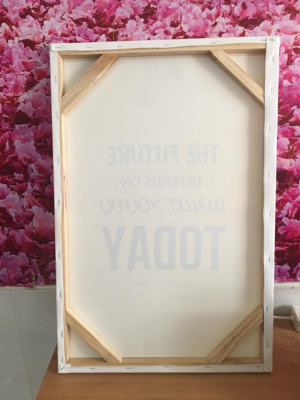 Tranh treo tường thượng bất chính hạ bất loạn