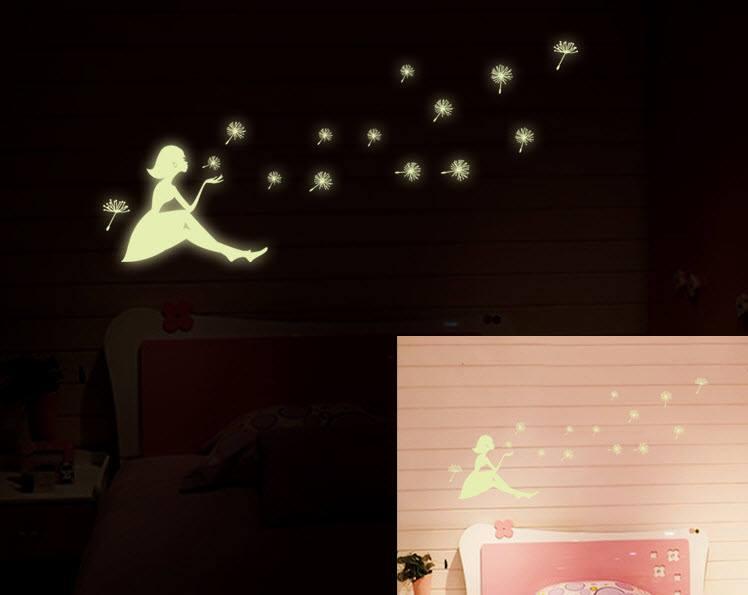 Decal dán tường dạ quang cô bé bồ công anh