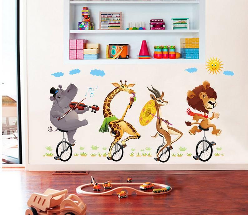 Decal dán tường thú đi xe đạp