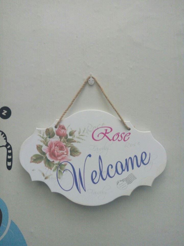 Bảng treo Welcome hoa hồng 2