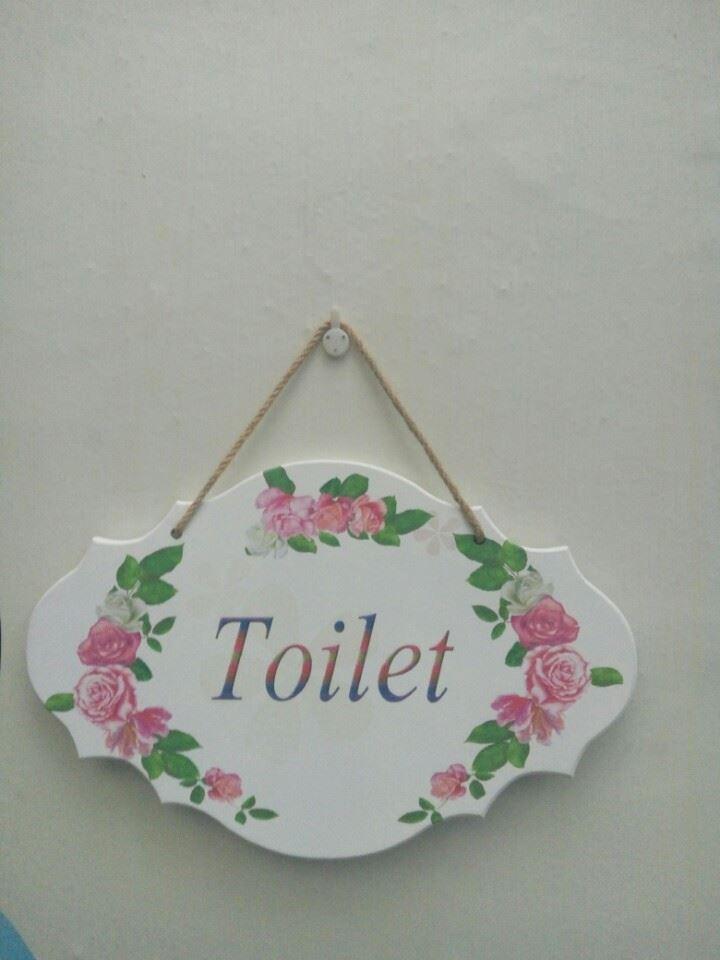 Bảng treo Toilet hoa hồng