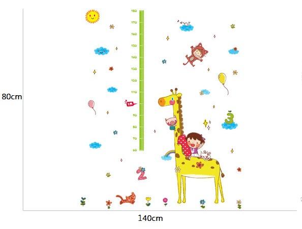 Decal dán tường thước đo bé cưỡi hươu vàng