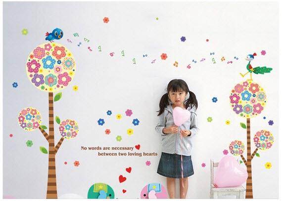 Decal dán tường khu vườn sắc màu của bé
