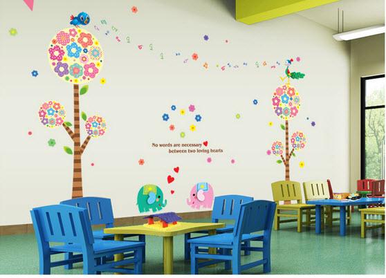 Decal dán tường khu vườn sắc màu của bé