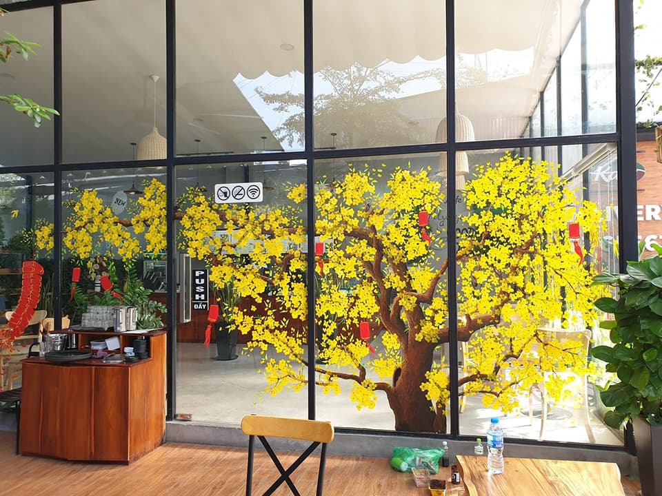Lala Shop chuyên nhận vẽ tranh trang trí cửa kính và tường ngày Tết theo yêu cầu giá rẻ uy tín TpHCM