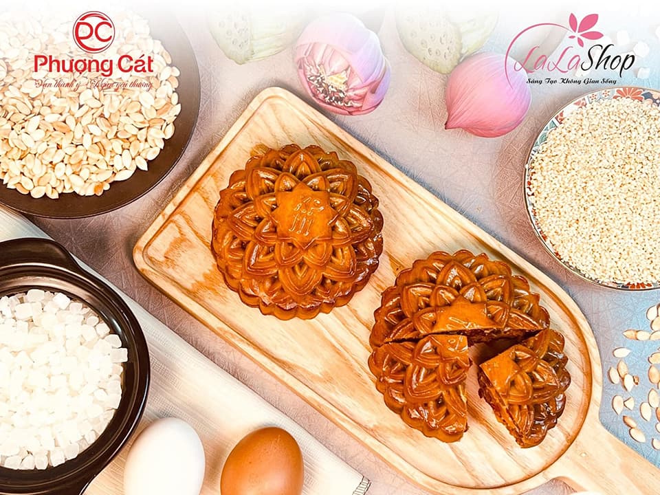  Bánh trung thu đẹp mắt hơn khi biết kỹ thuật cho vào khuôn đúng cách