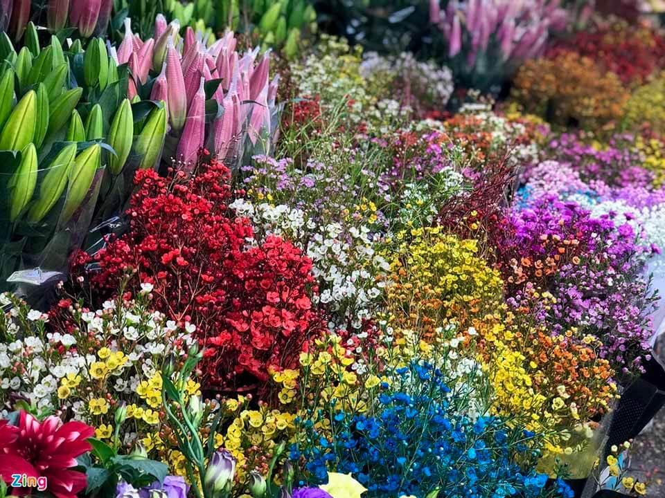 Cắm hoa đừng dùng nước lã, thêm thứ này vào hoa nở đều, rực rỡ chơi hết cả Tết