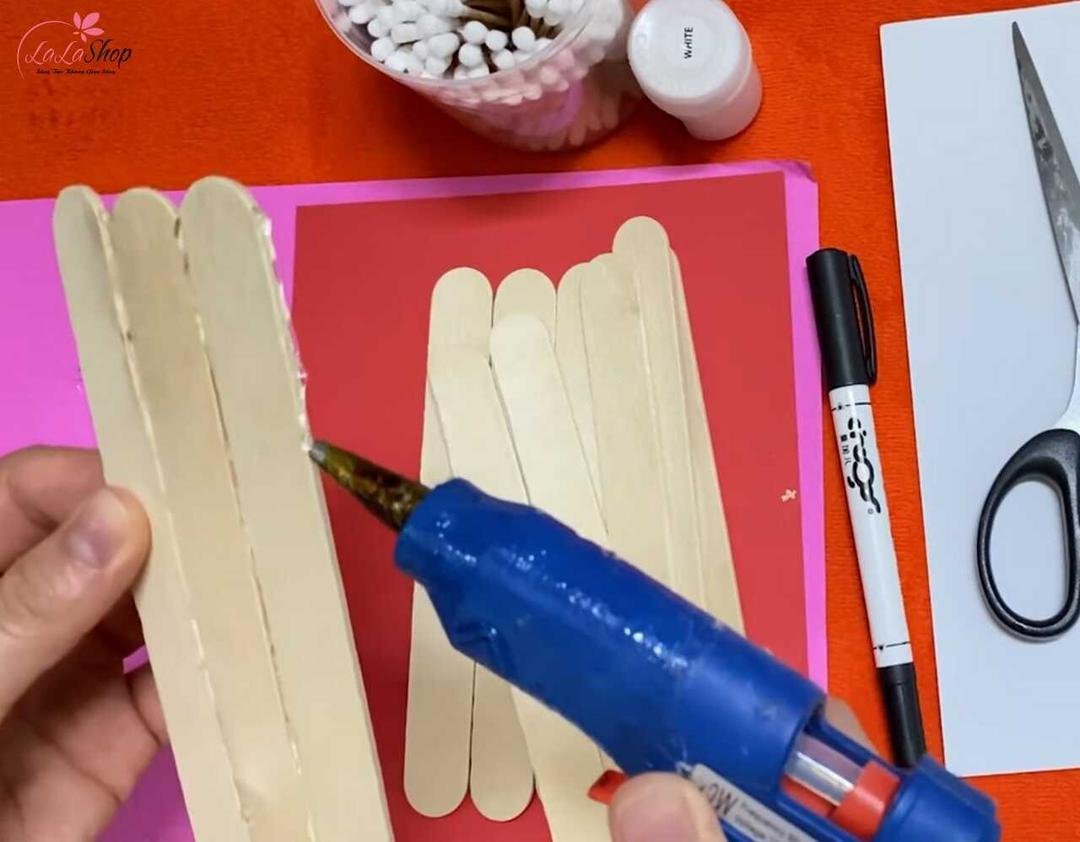 Dán 6 que kem lại với nhau