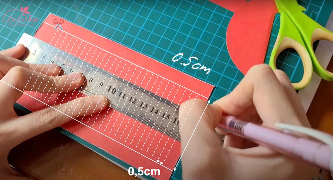 Đánh dấu vị trí rọc lồng đèn