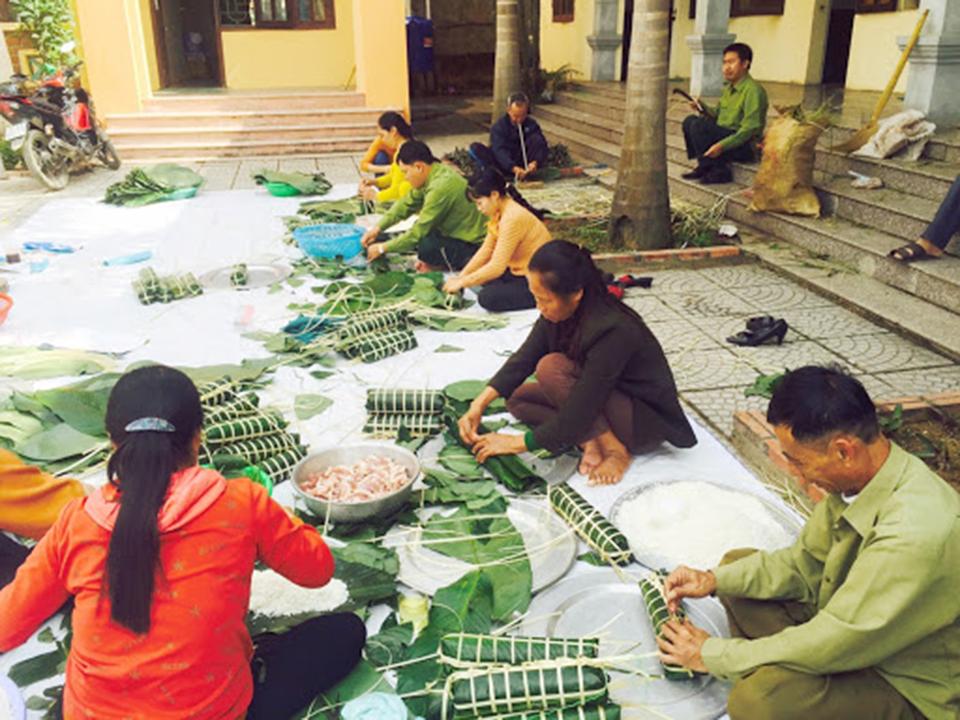 goi-banh-chung-banh-tet-4-a3458c389e593319950053c60e7b85b6