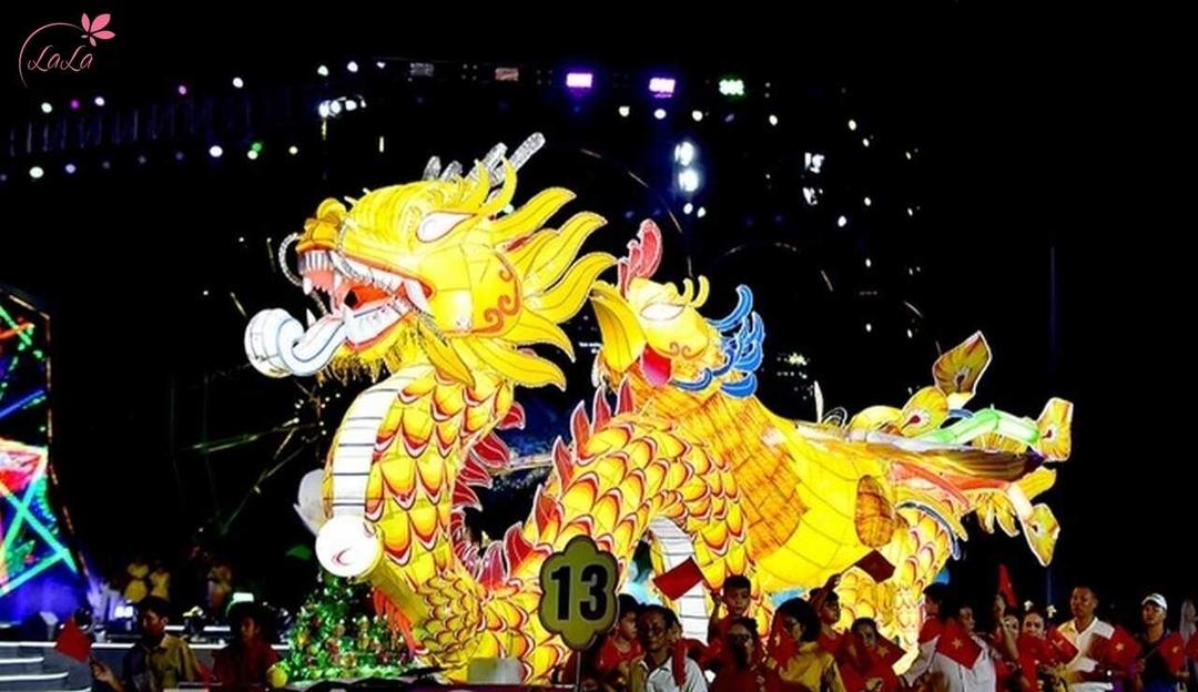 Rước đèn hình rồng lớn