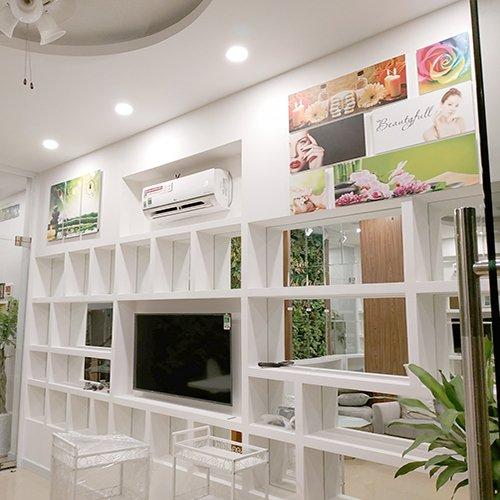 Tranh đồng hồ đào và lọ hoa