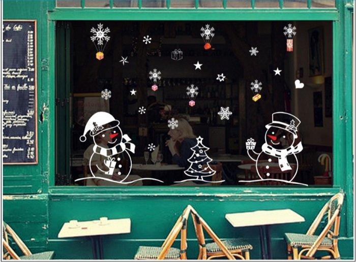 Decal trang trí noel Người tuyết và quà noel (nền trắng đục)