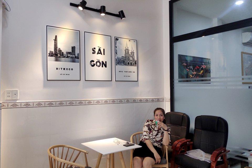 Tranh Treo Tường Nha Khoa Gia Đình Vui Vẻ Khoe Răng Trắng Sáng