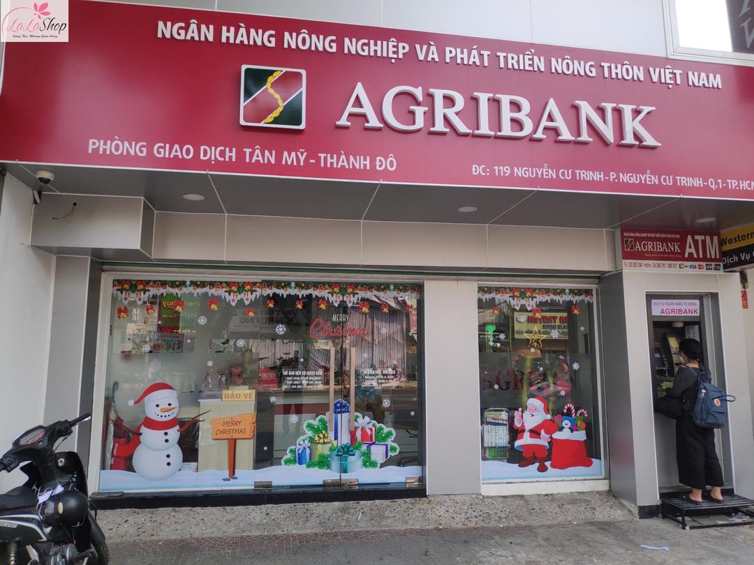 Decal dán tường combo cây thông noel và hộp quà 2