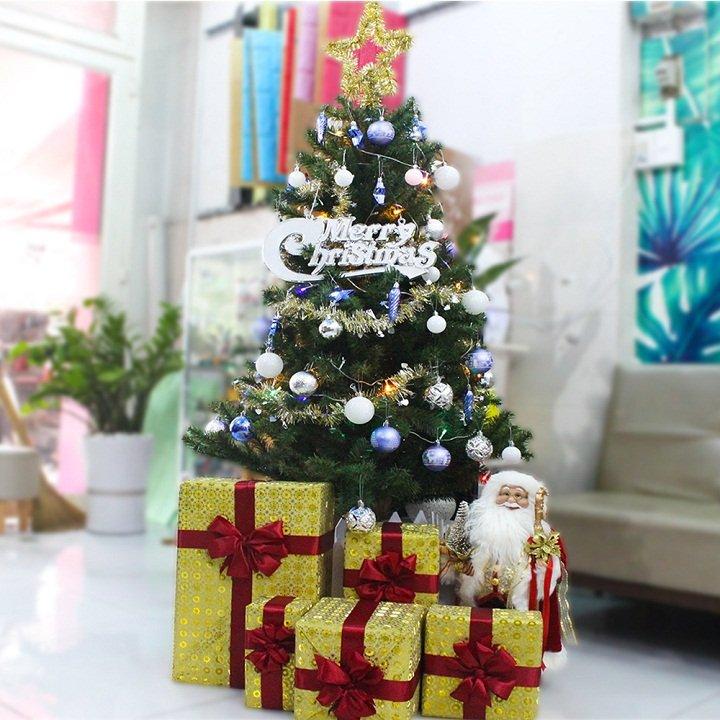Cây thông noel trang trí mẫu 1