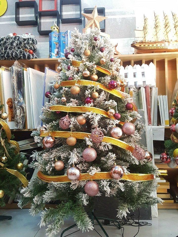 Cây thông Noel trang trí mẫu 2 cây 1m5