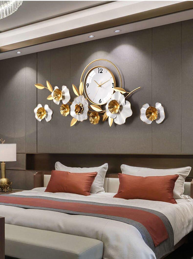 Đồng hồ đính đá treo tường hoa vàng sắc trắng