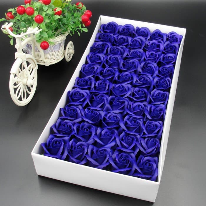 Hộp hoa hồng sáp thơm màu xanh