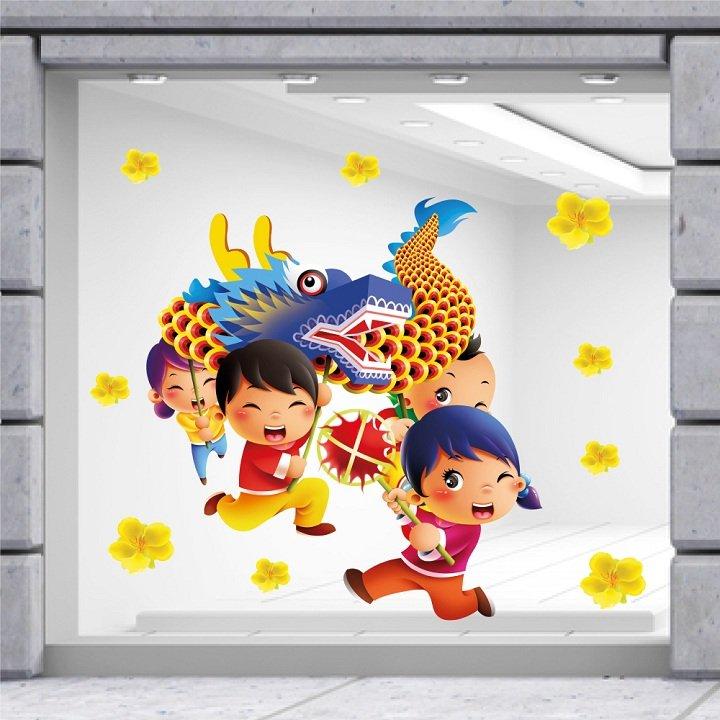 Decal trang trí tết bé múa lân đón xuân mẫu 5