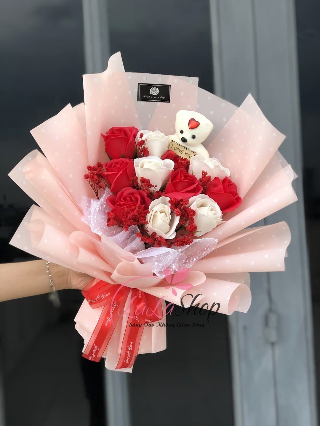 Bó hoa hồng sáp thơm sắc hồng đỏ yêu thương kèm gấu mini I LOVE YOU