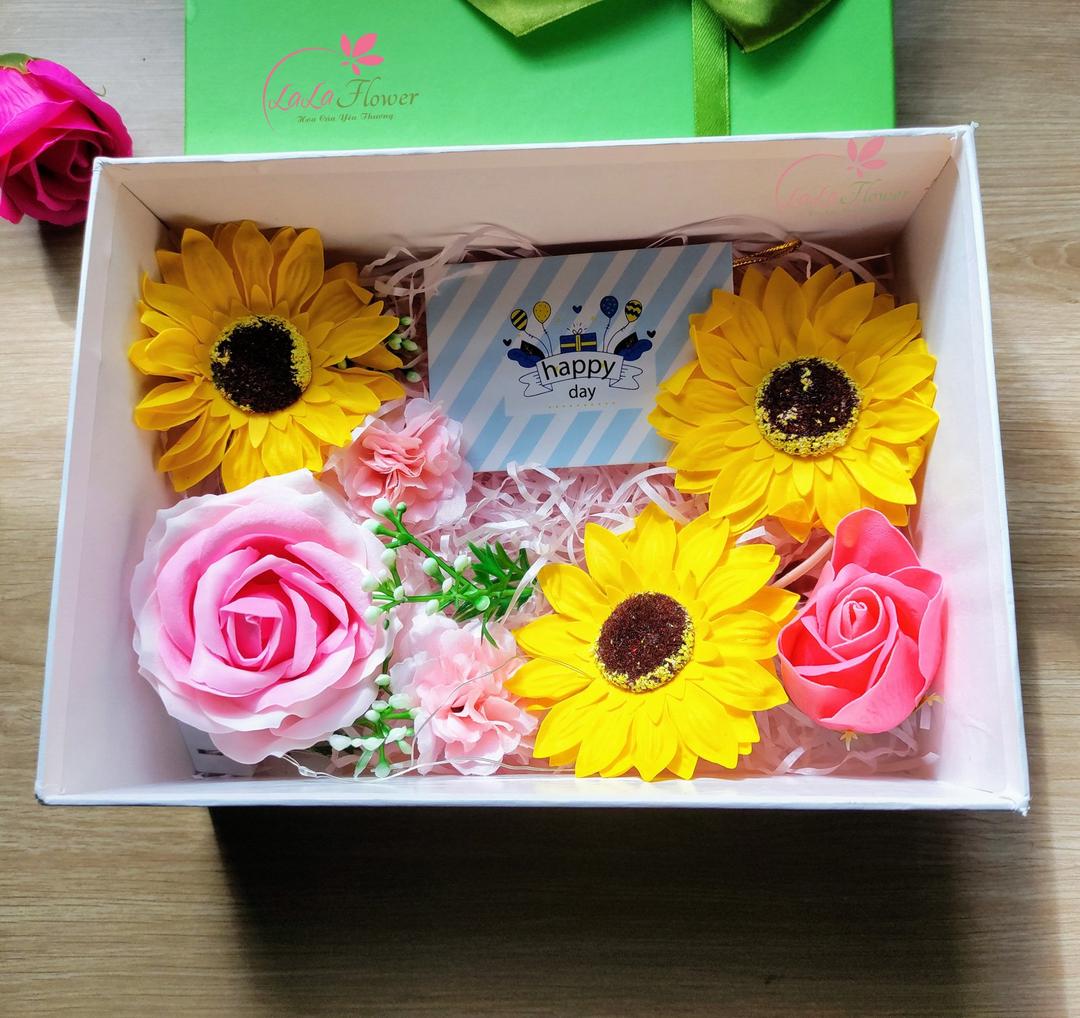 Set Hộp quà tặng hoa sáp hướng dương kèm phụ kiện mẫu 4