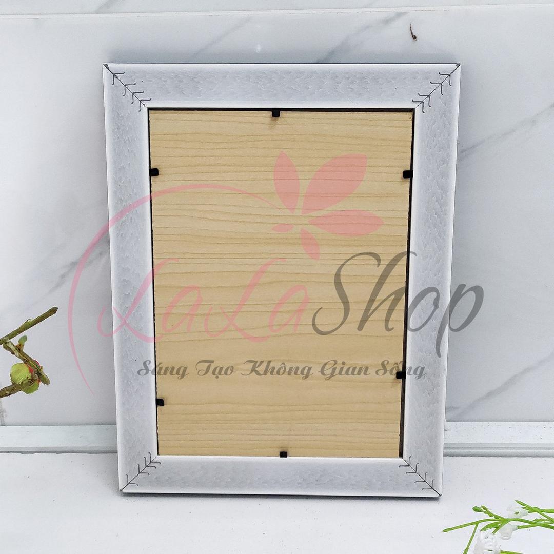 Khung ảnh để bàn vân gỗ họa tiết sọc M001