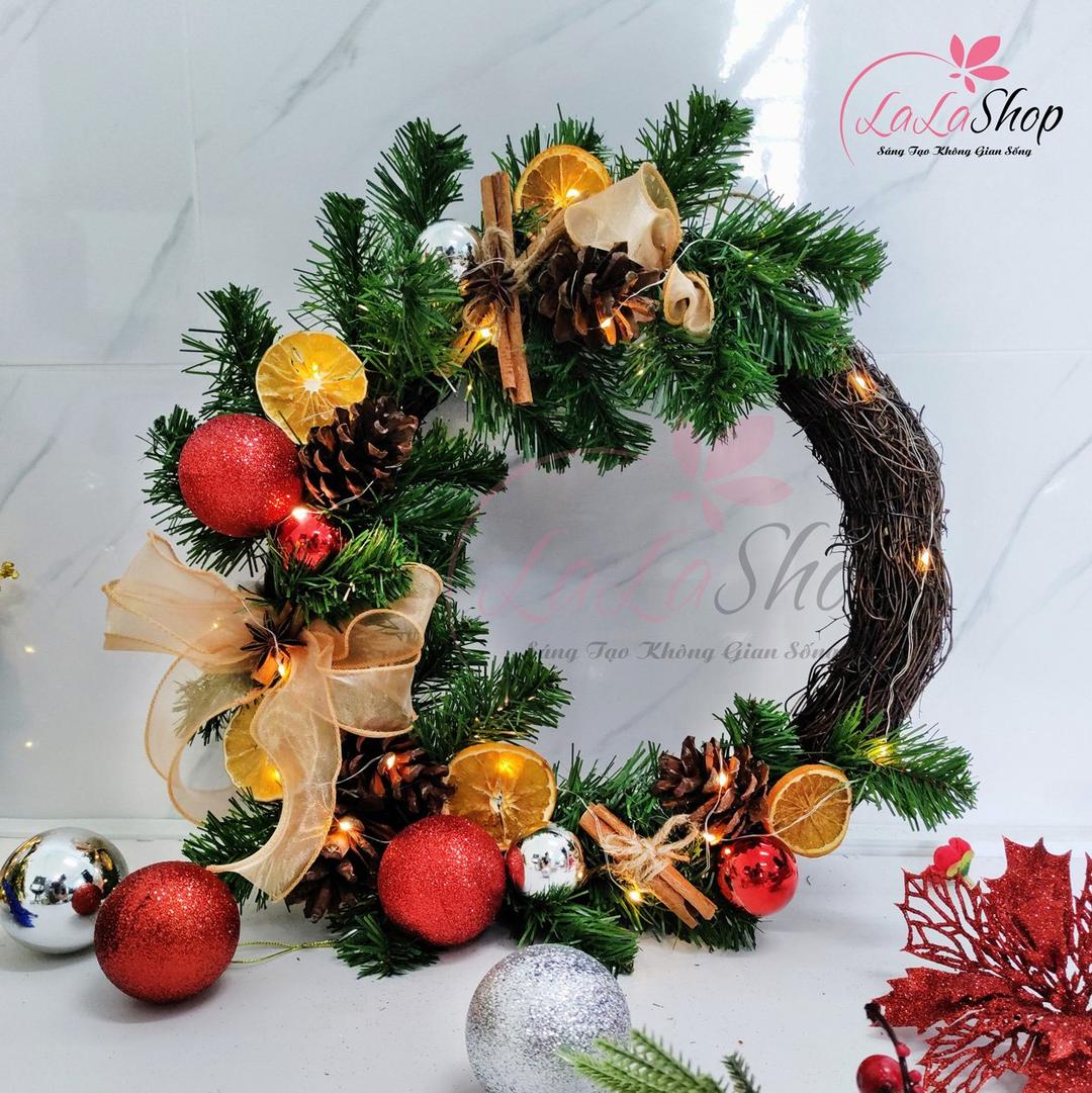 Vòng nguyệt quế 35cm trang trí merry christmas sắc màu treo cửa có kèm đèn led