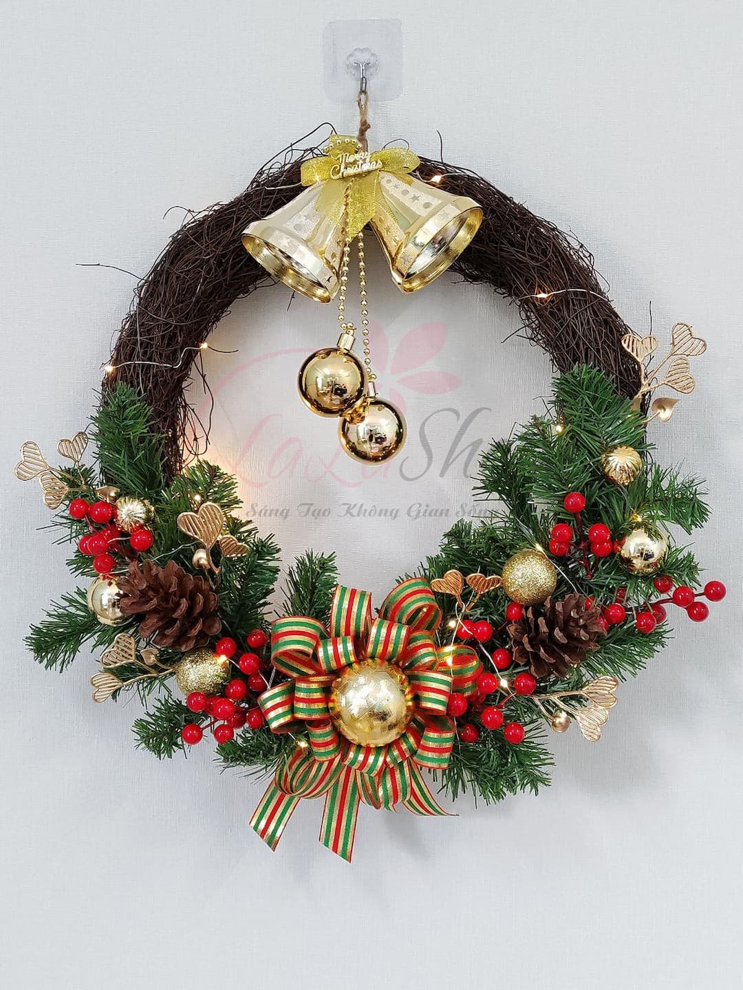 Vòng nguyệt quế 45cm trang trí noel quả châu cherry trái thông treo cửa có kèm đèn led