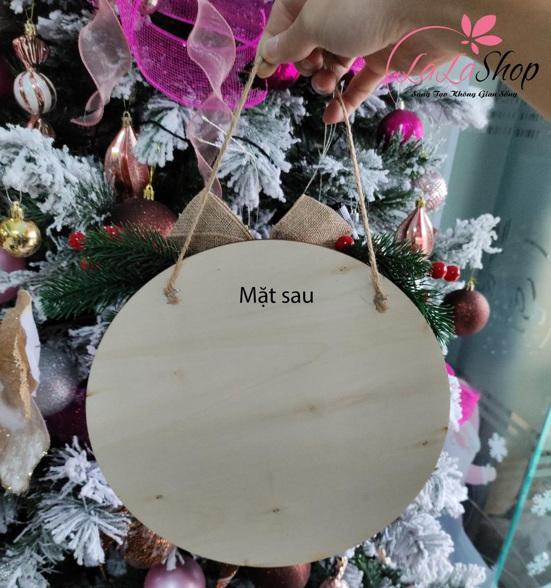 Bảng gỗ treo cửa Merry Christmas kèm nơ giáng sinh