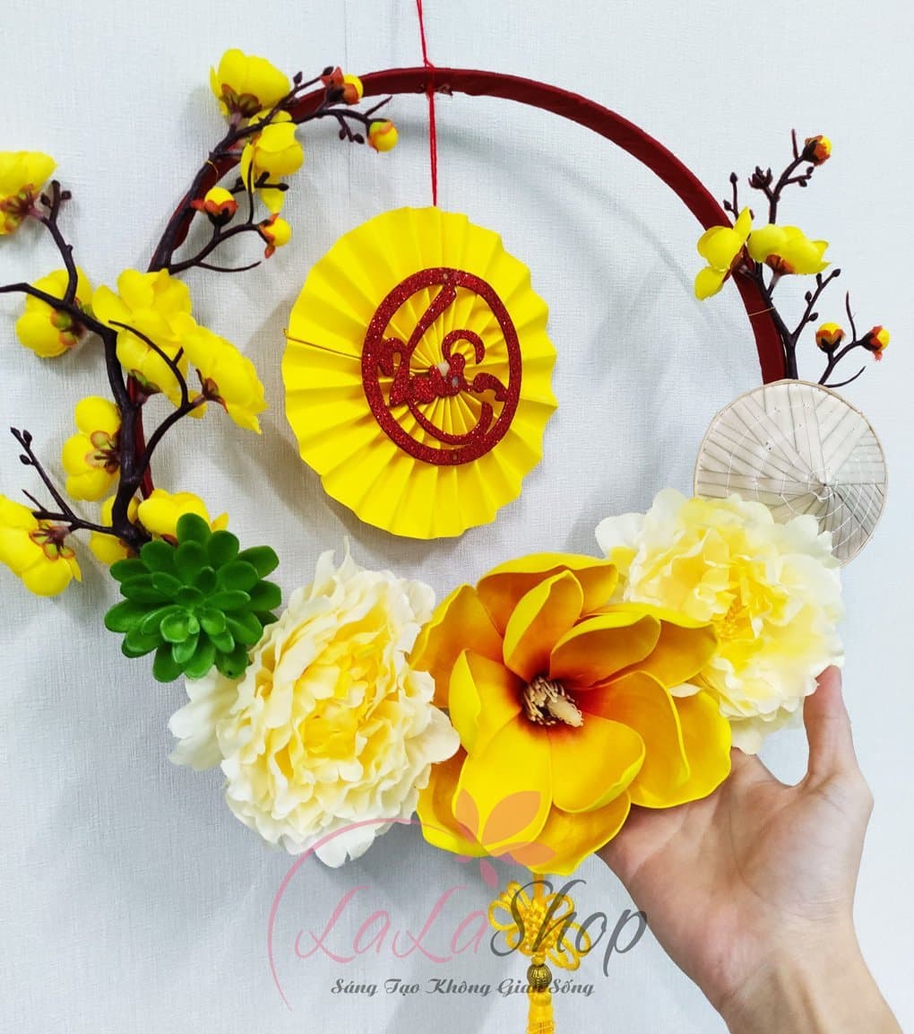 Vòng hoa 35cm trang trí tết sắc vàng nón lá chữ xuân