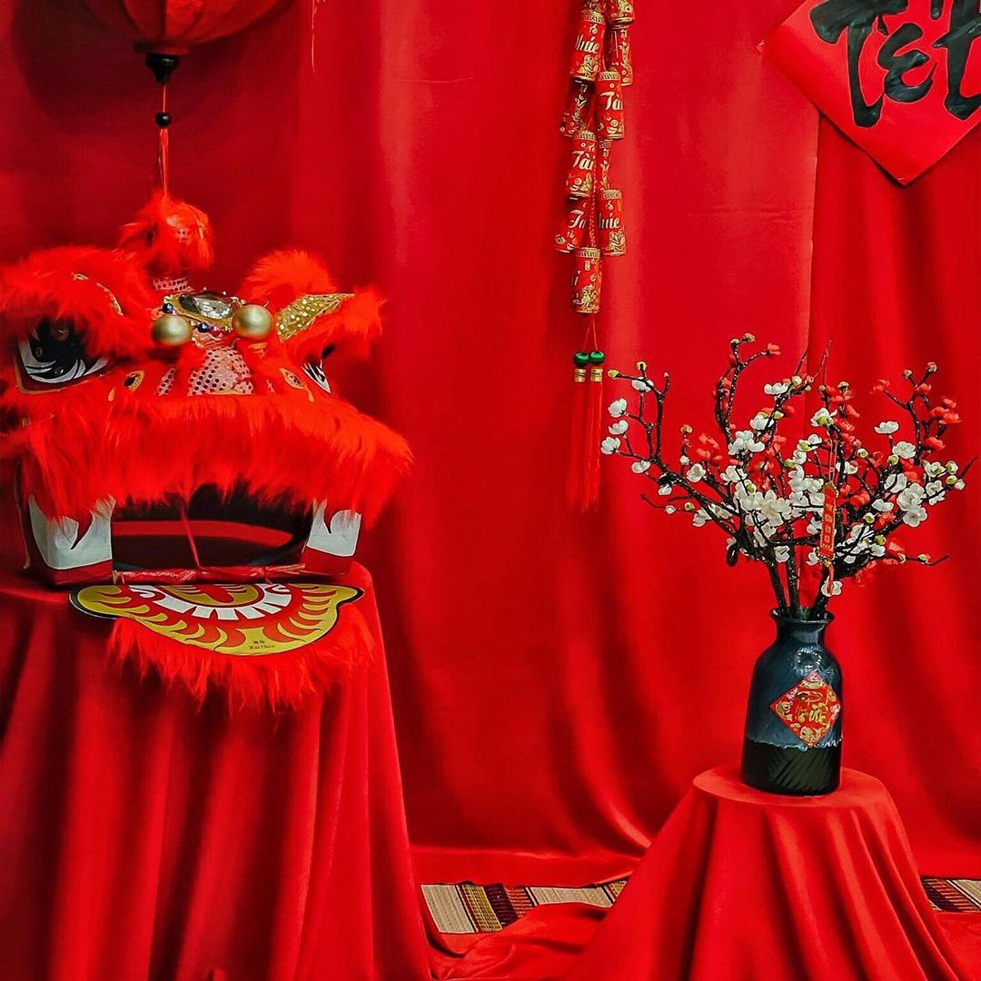 Tấm vải nhung đỏ trang trí tết
