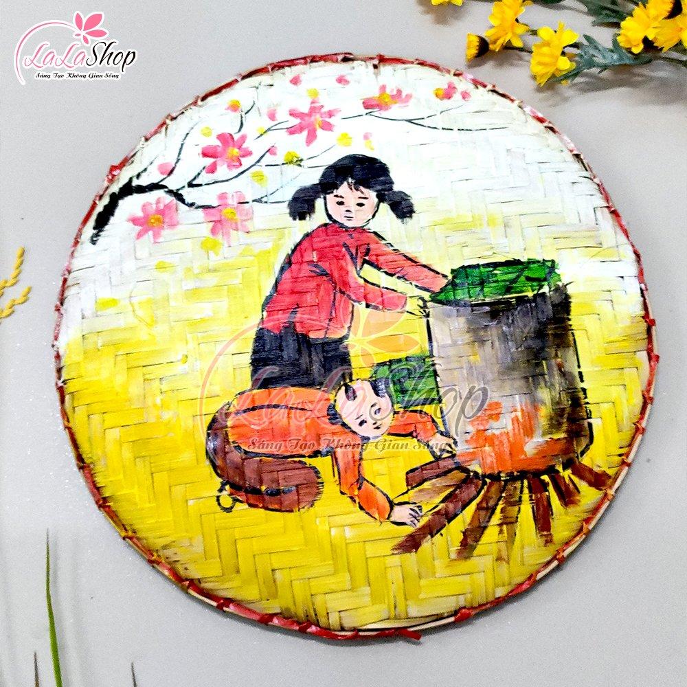 Mẹt tre trang trí tết bé bên nồi bánh chưng 35cm