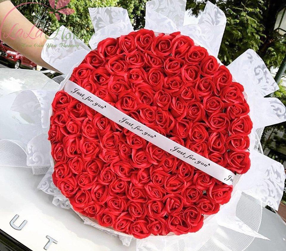 Hoa tặng 8/3 - Bó 100 Bông Hoa Hồng Sáp Giấy Lụa Cao Cấp