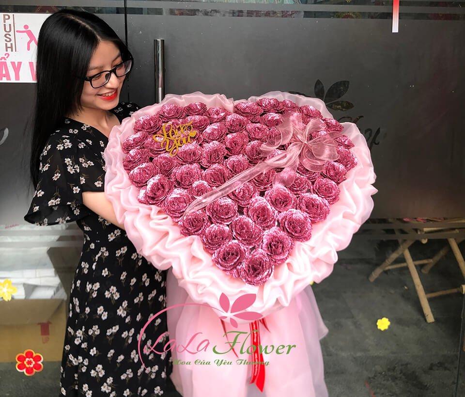 Hoa tặng 8/3 - Bó 65 Hoa Hồng Nhũ Kim Tuyến Cao Cấp