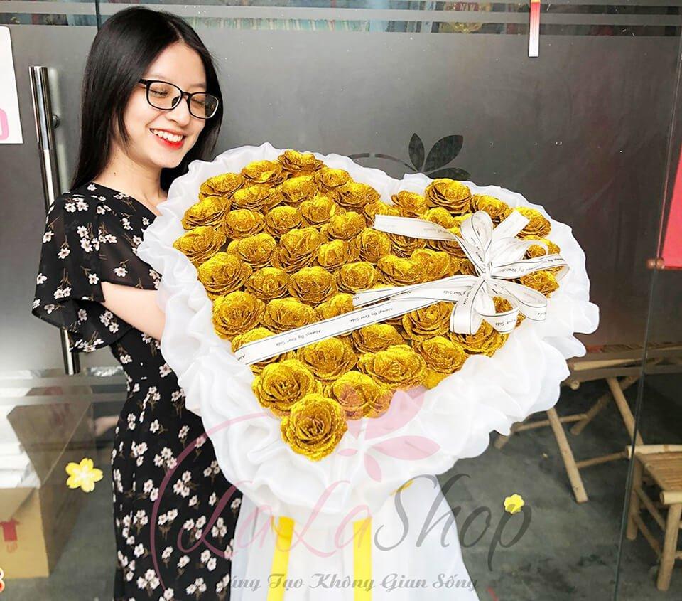 Hoa tặng 8/3 - Bó 65 Hoa Sáp Vàng Nhũ Kim Tuyến Cao Cấp
