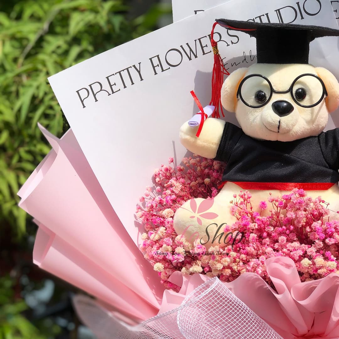 Bó hoa baby kèm gấu tốt nghiệp
