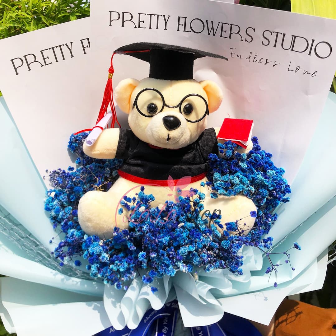 Bó hoa baby kèm gấu tốt nghiệp