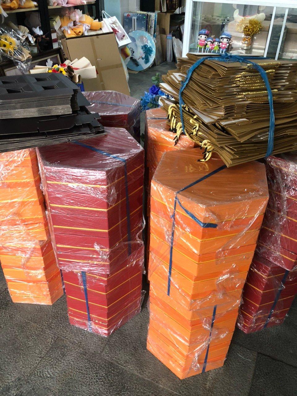 Hộp đựng bánh trung thu loại 4 bánh lục giác màu vàng cam