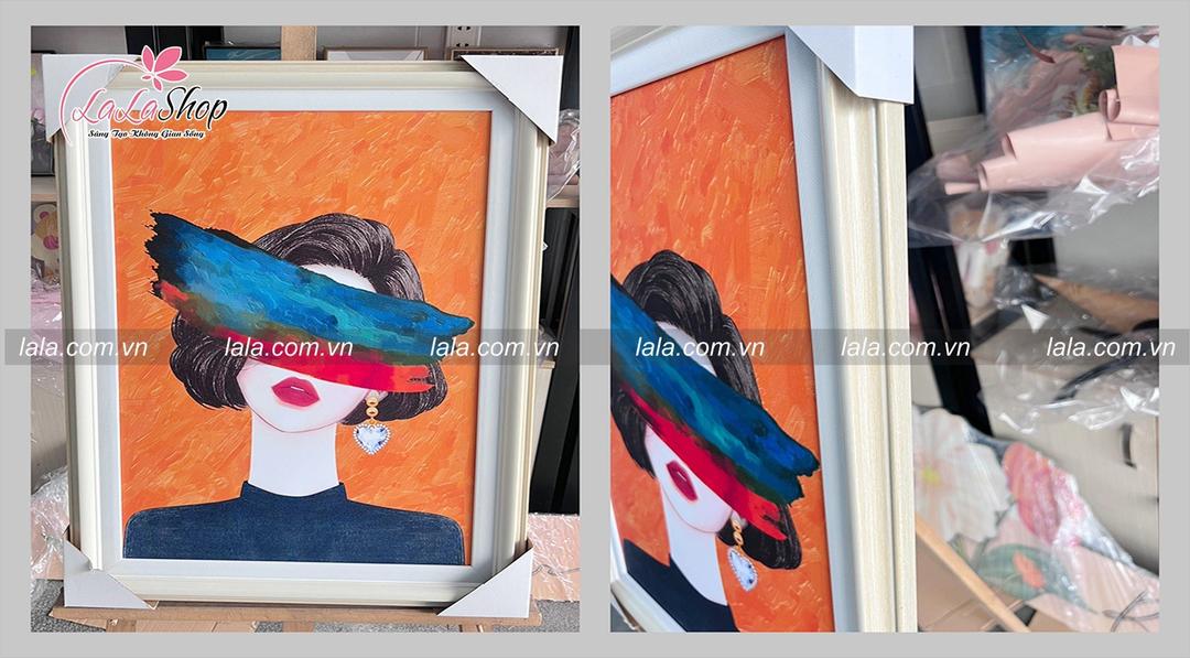 Tranh Treo Tường Canvas Lồng Khung Nâu Và Trắng