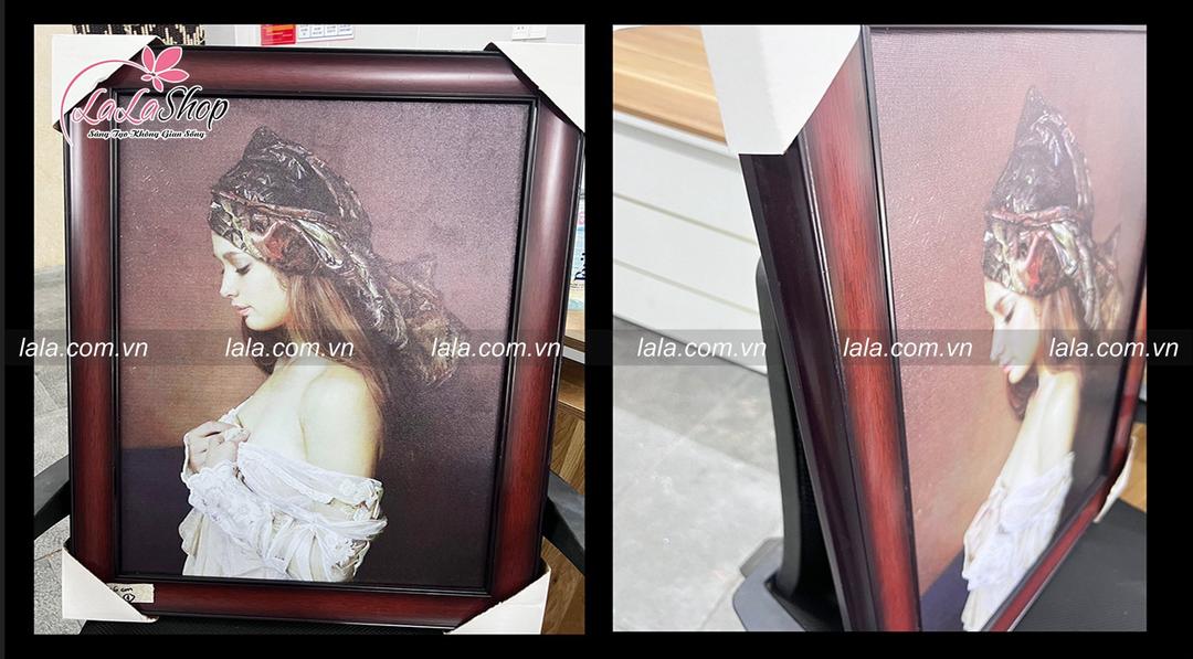Tranh Treo Tường Canvas Lồng Khung Nâu Và Trắng