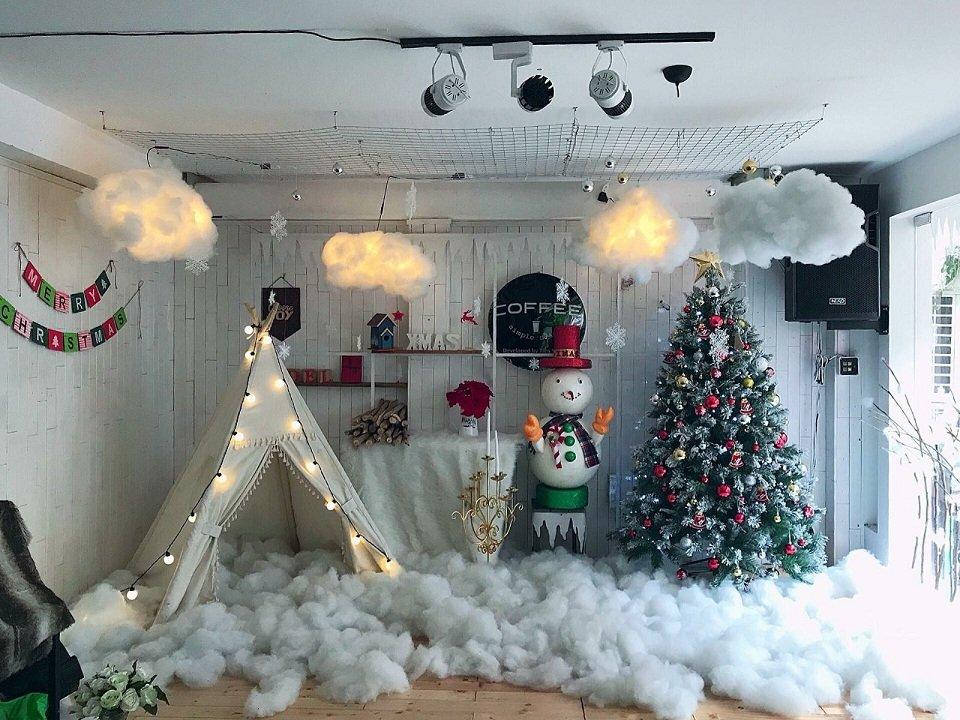 Bông gòn được dùng để làm nền tuyết trang trí noel